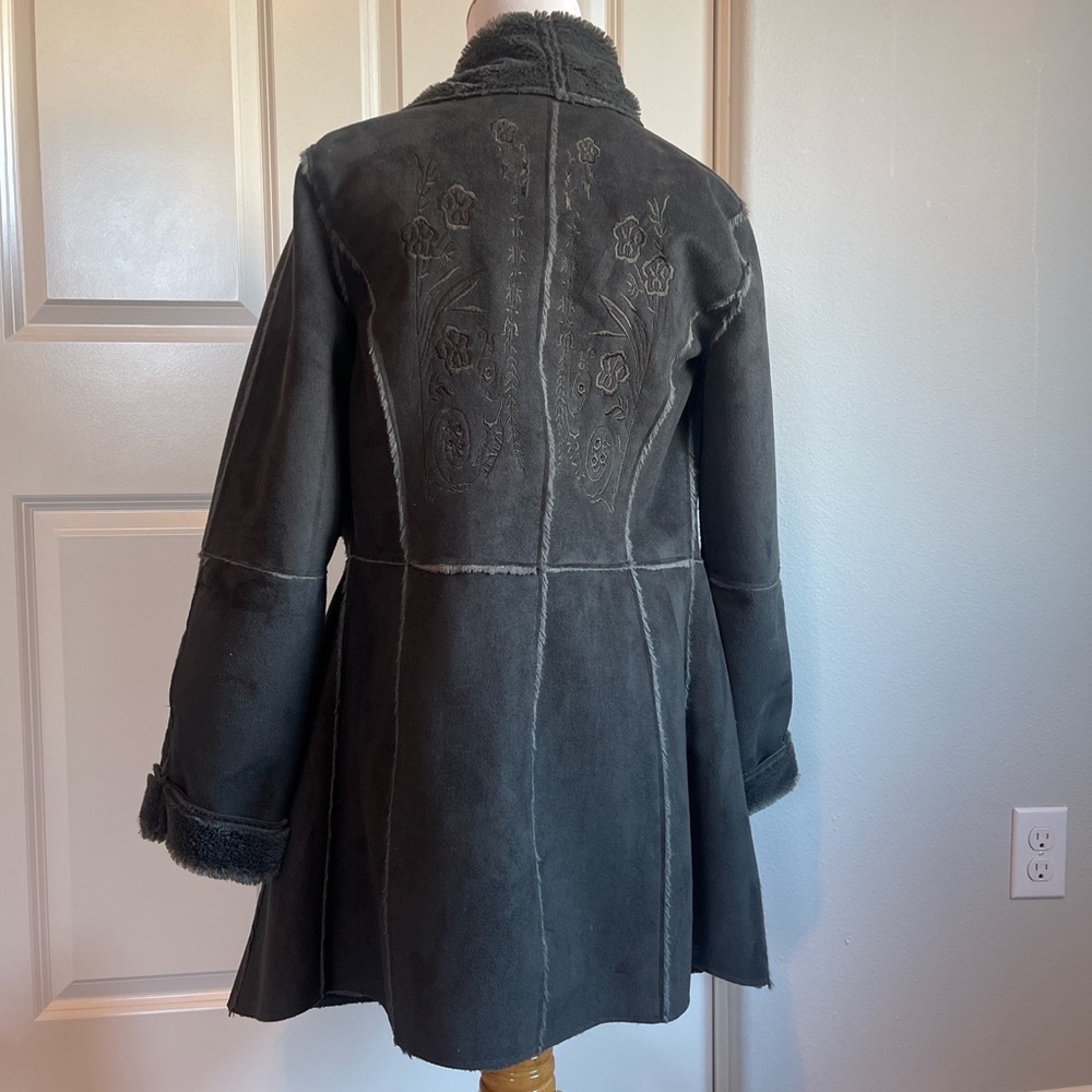 BIYA Women's Cozy Black Teddy Jacket - Picture 2 of 8